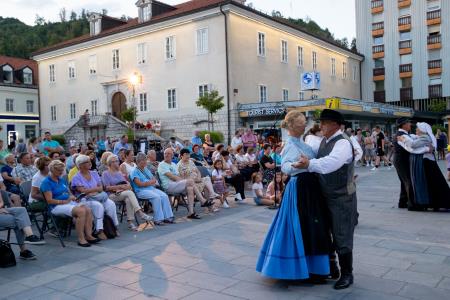 Folklorni večer_Rakek in Burja (9)